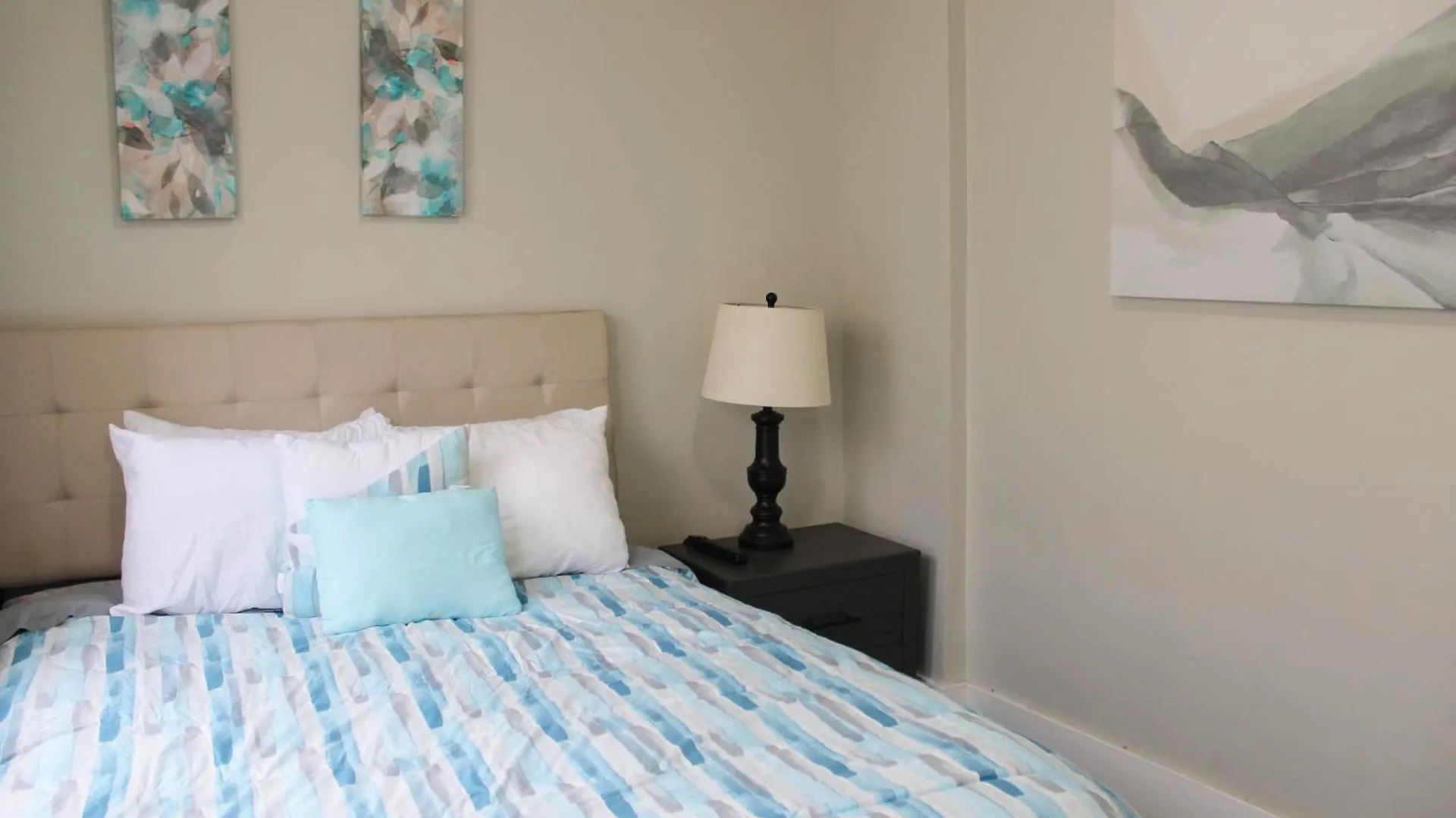 Comfy 3 Bedroom - Family Friendly Apt - City Access Pittsburgh Apartment